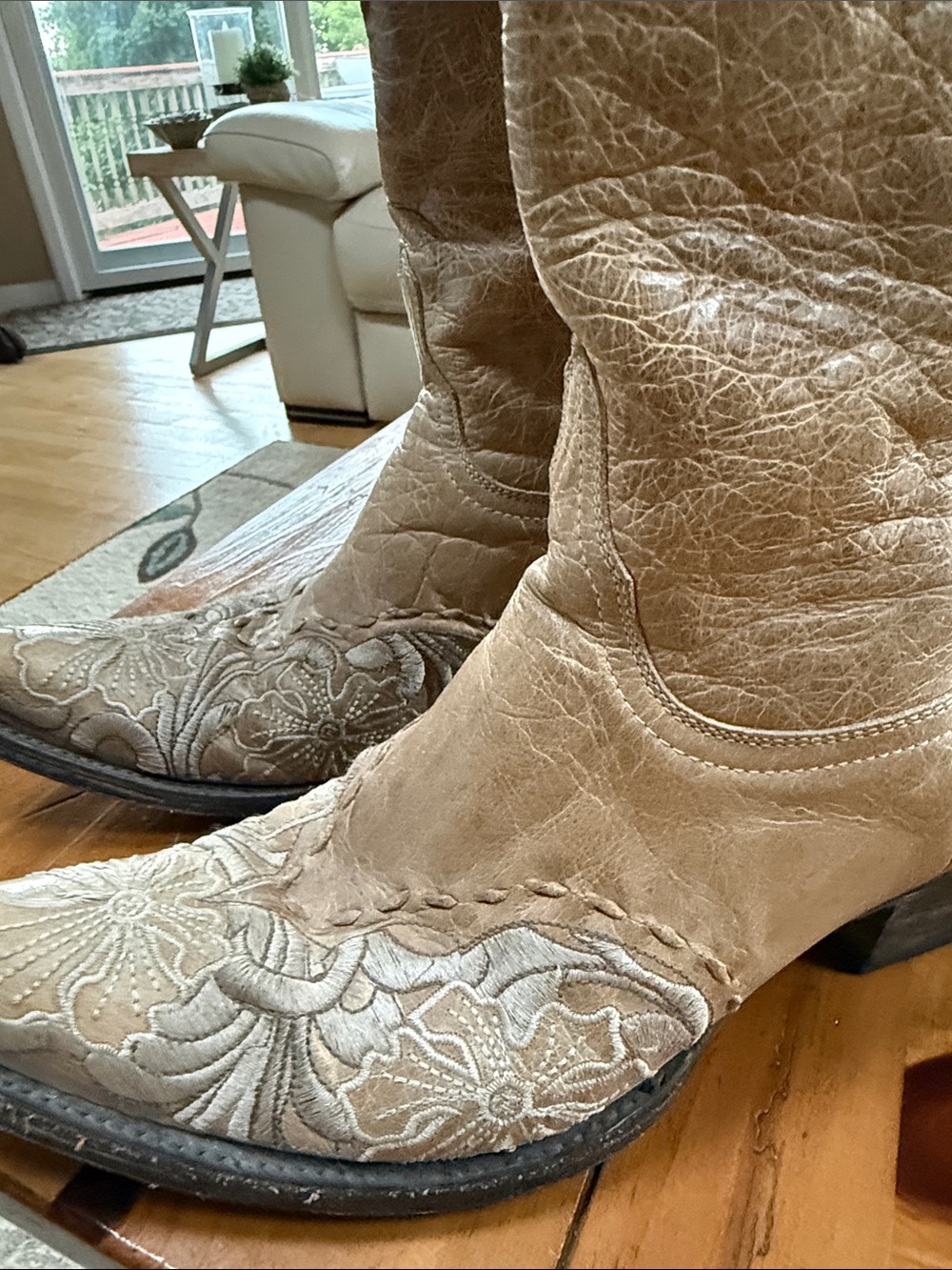 Old Gringo Tan Embroidered Leather Cowboy Boots - Picture 8 of 10